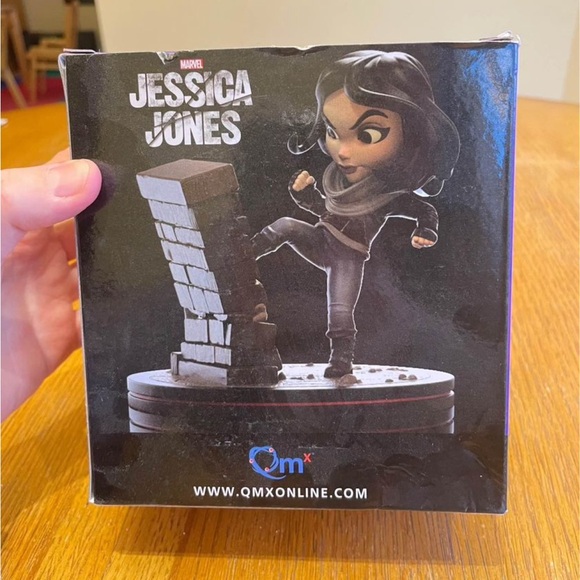 Q Fig - Jessica Jones - Picture 2 of 10